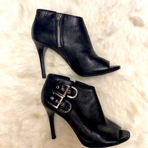 Micheal Kors Ankle boot size 6 1/2